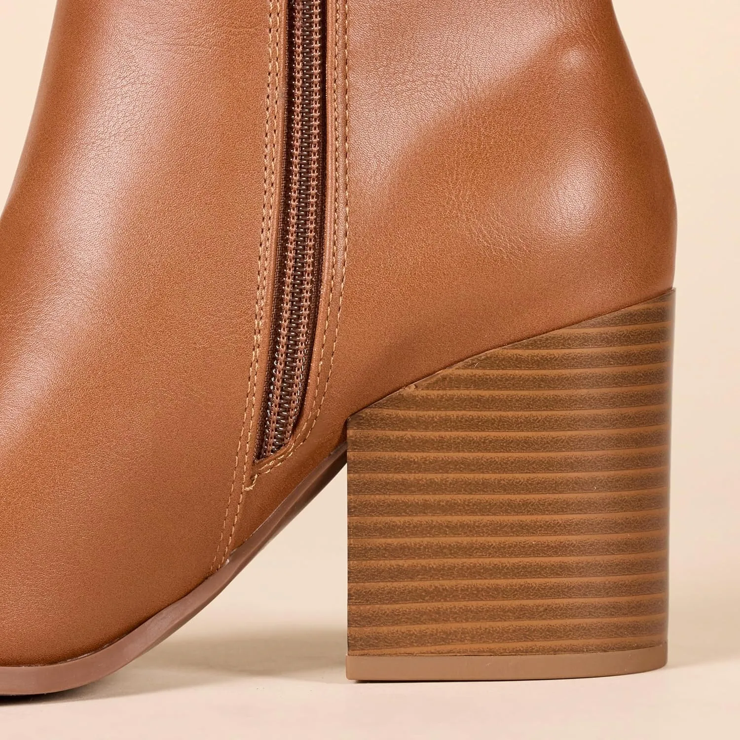 Amazon Essentials Women's Clean Heel Ankle Boot