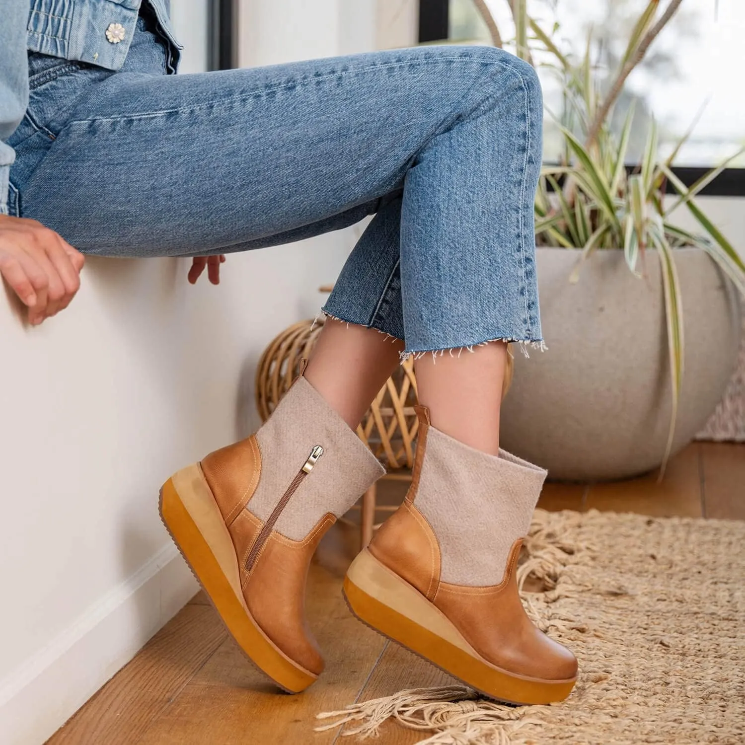 Antelope Women's Suede Wedge Boots - Farah