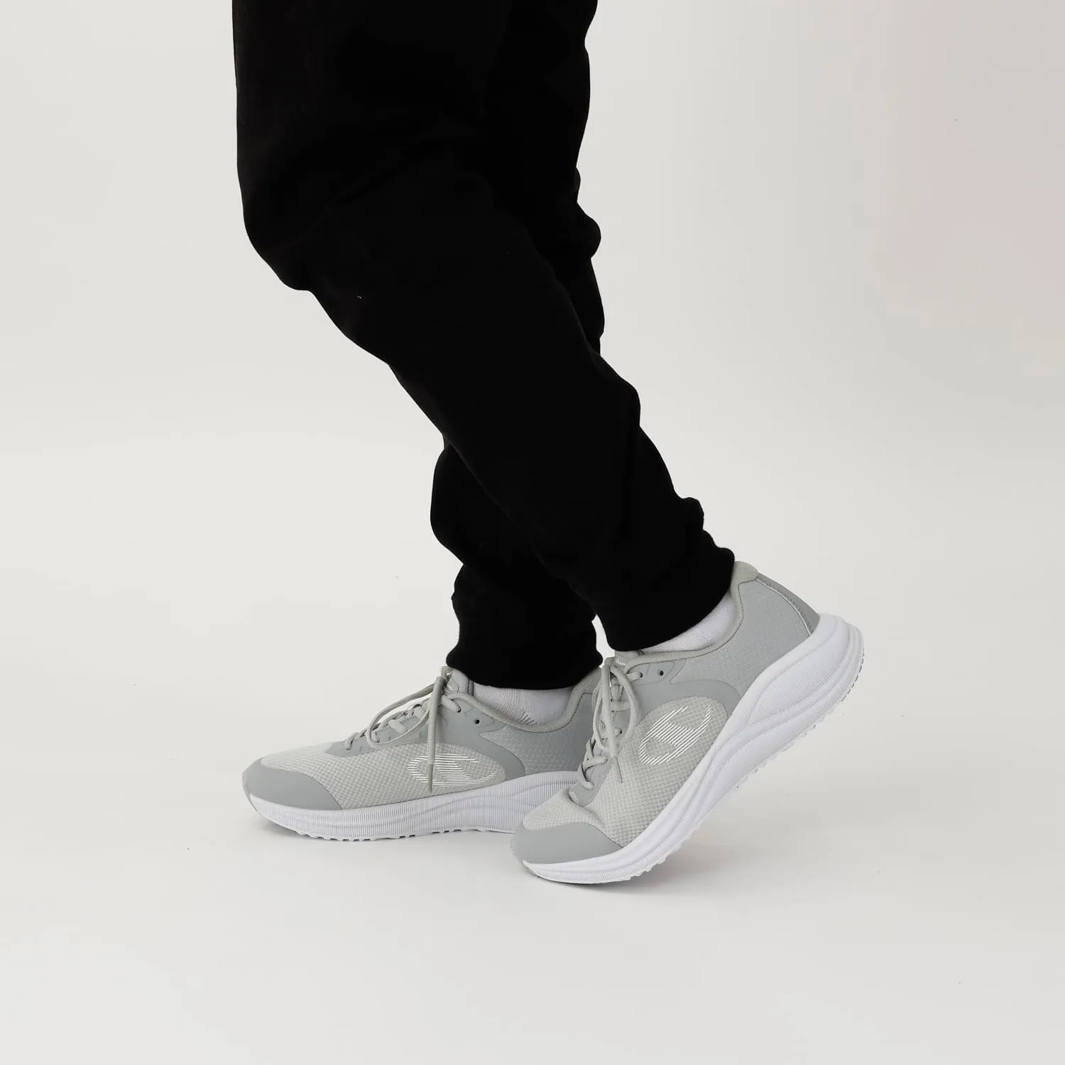 Champion Men's Modern Sneakers, One Point Logo, Syphon Engage MESH Legacy Running Inspired