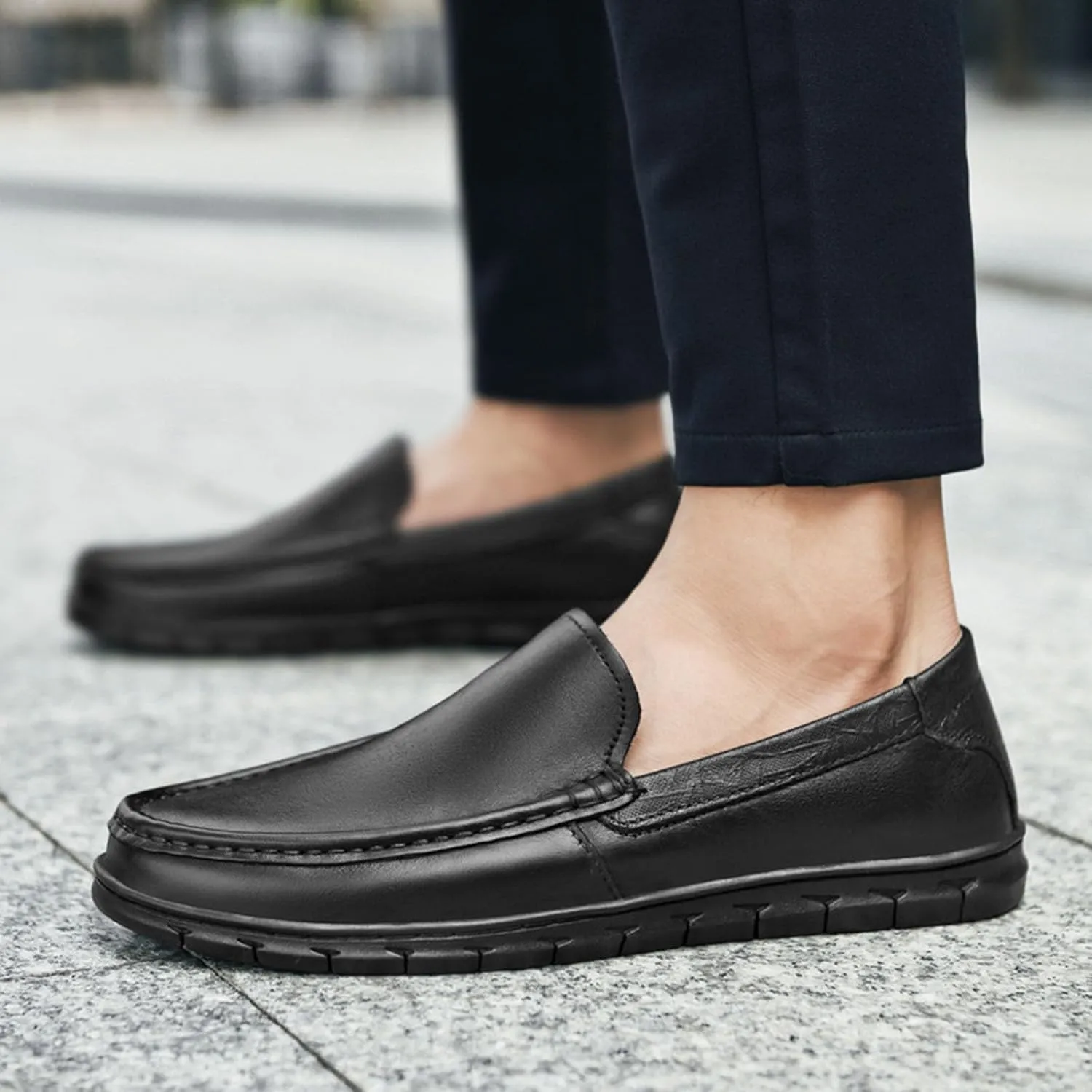 Men's Leather Slip-On Loafers Comfortable Non Slip Leather Shoes for Business Attire Lightweight Classic Fashion Breathable Driving Loafers