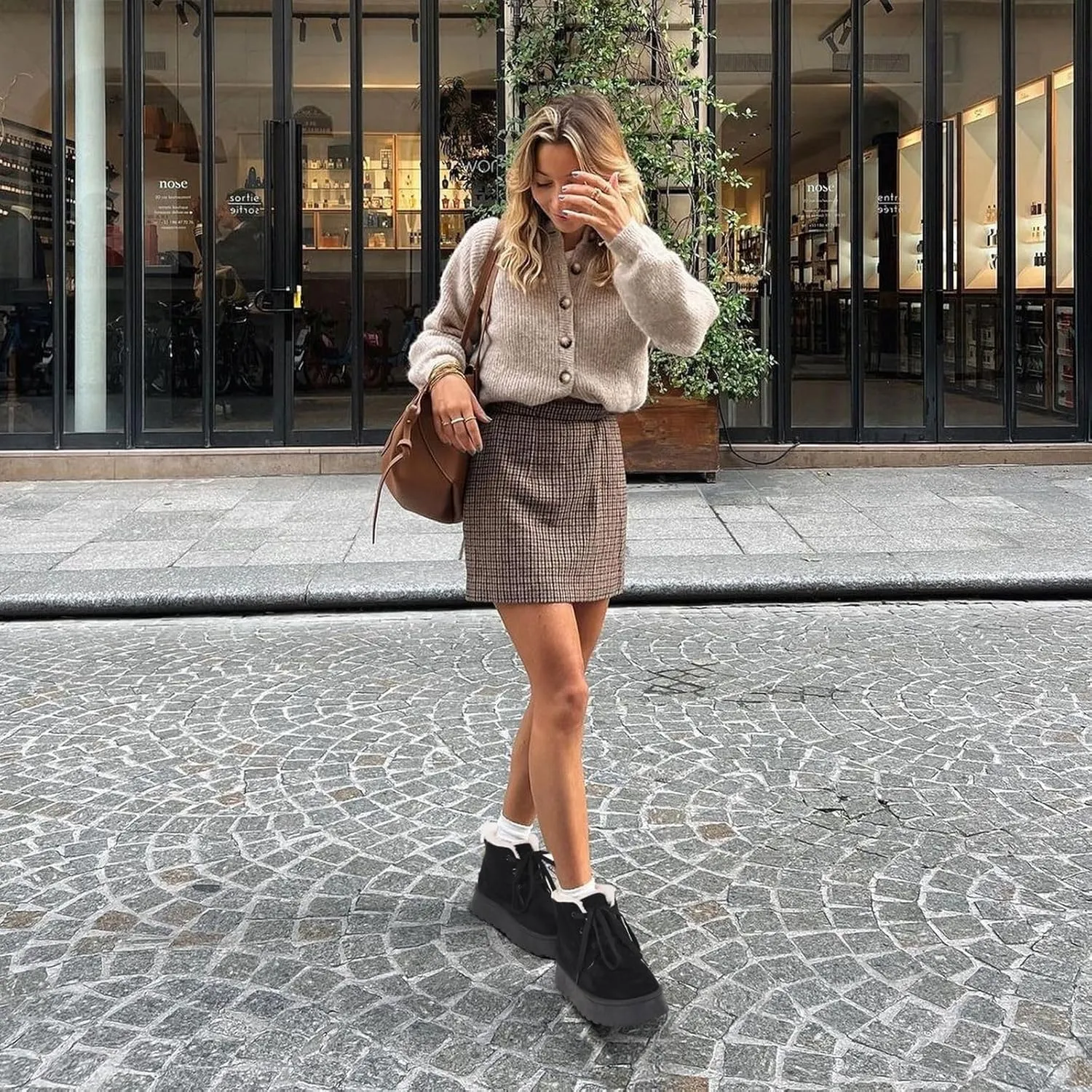 Platform Boots for Women Snow Ankle Boots Winter Warm Lace Up Suede Booties Cozy Faux Fur Lined Anti-Slip Short Boots for Indoor & Outdoor