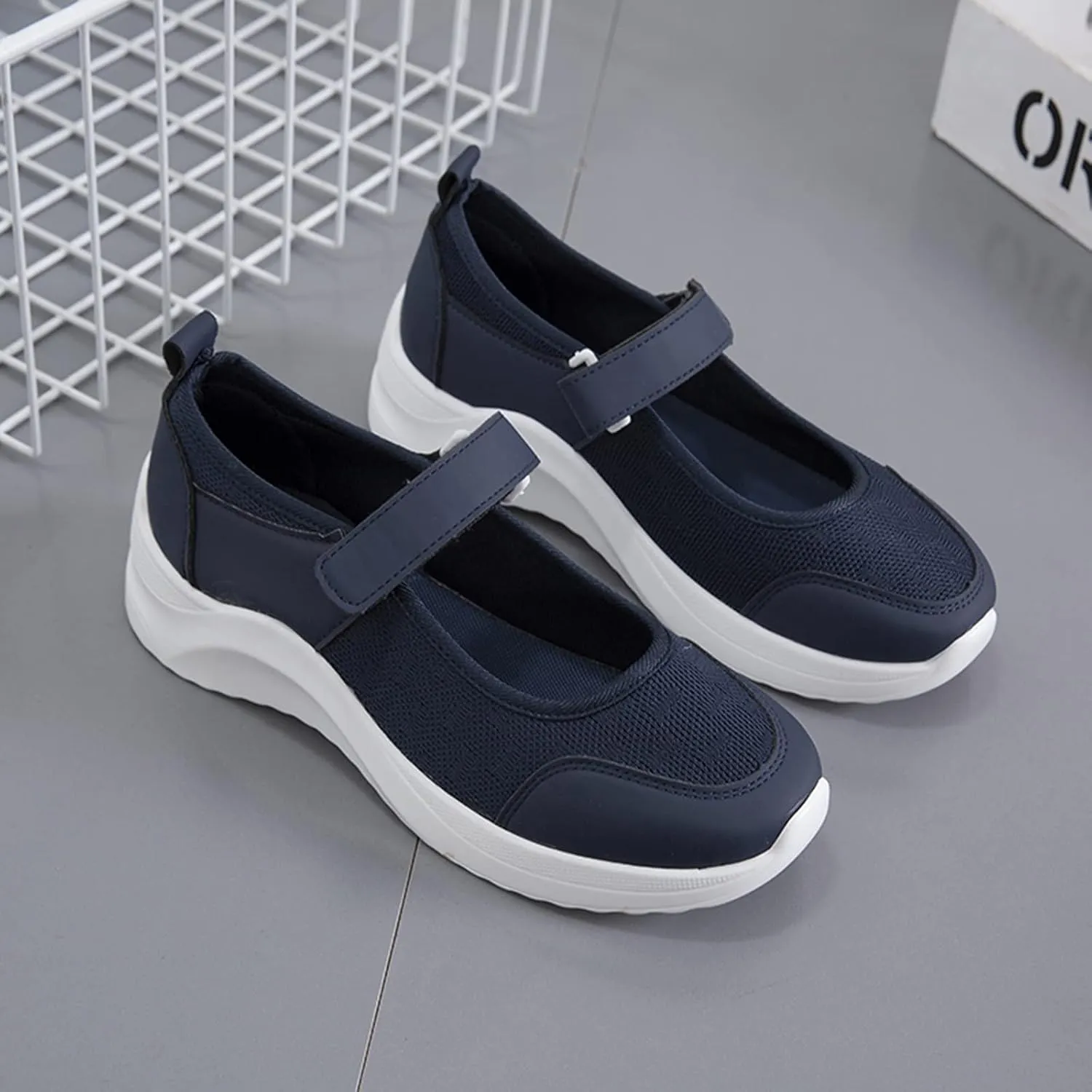 Women Slip On Casual Sneakers Comfortable Walking Shoes Lightweight Canvas Flats Non Slip Breathable Loafers